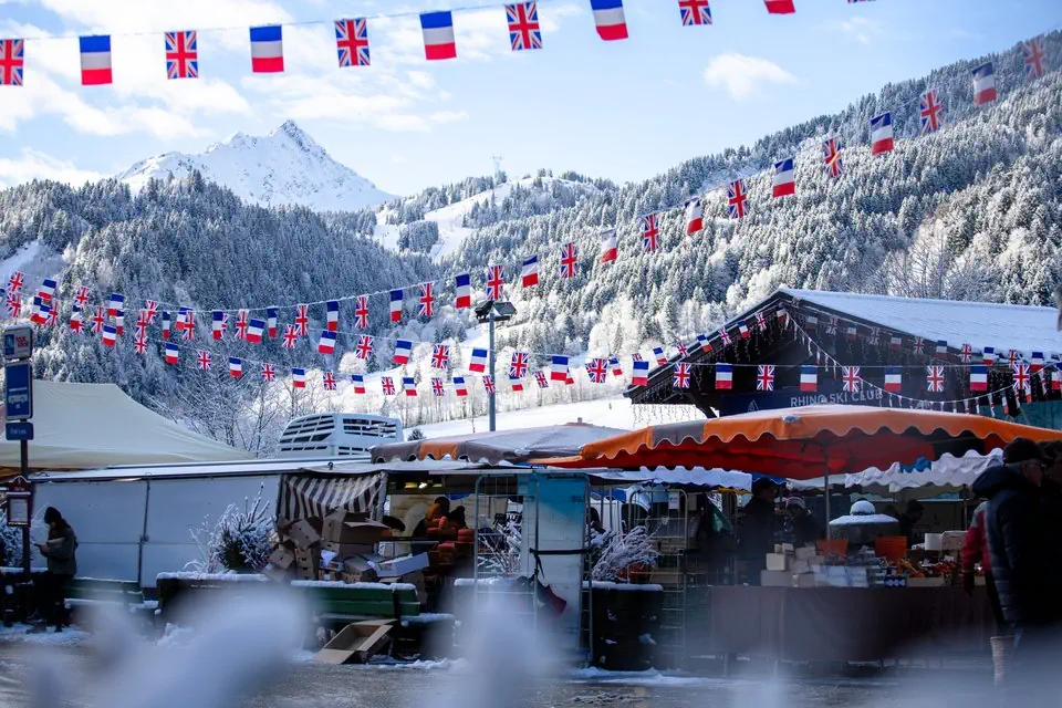 les-contamines-market-winter